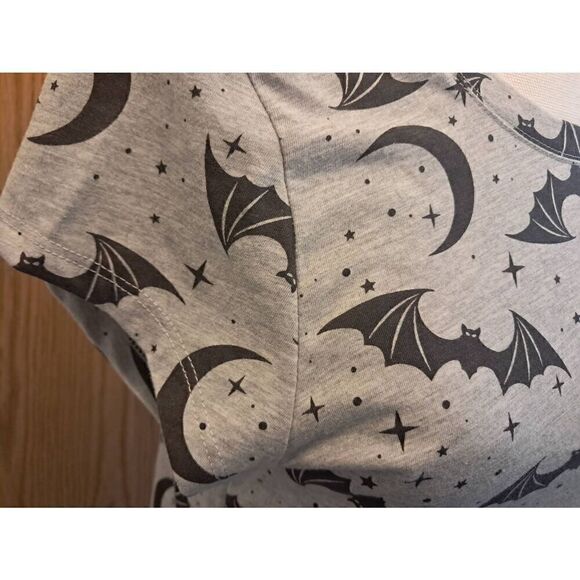 Wound Up Bat Moon all over Print Ladies Cap Sleeve Top XL(15-17) w/ Tag - Picture 2 of 5